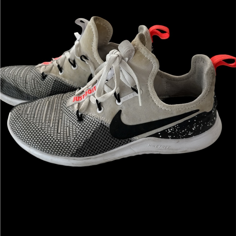 Nike FreeTR 8 CrossfitBlack and White Sneakers with Mesh Upper and Foam Midsole